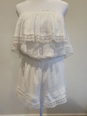 Gilli White Lace-Trim Strapless Shorts Romper